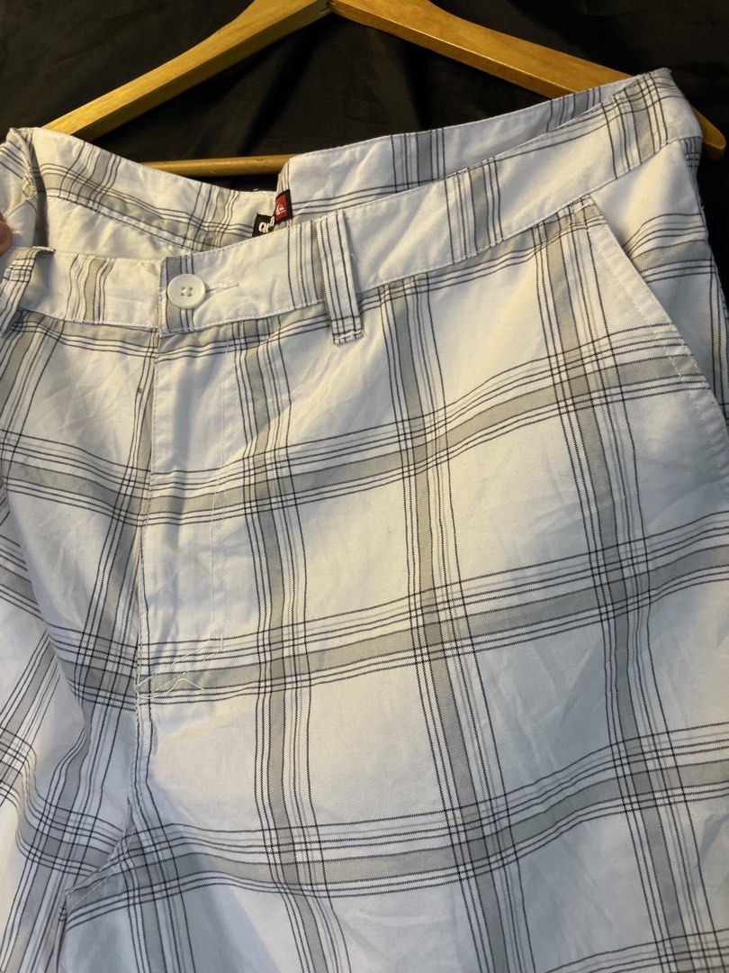 PLAID QUIKSILVER SHORT (Category: Shorts) located in Manila. Submitted by deyl_itzwhtt (Listing ID 1466440834, Image 3). Description: Issue:Minimal Dot Stain W38XL23.5.