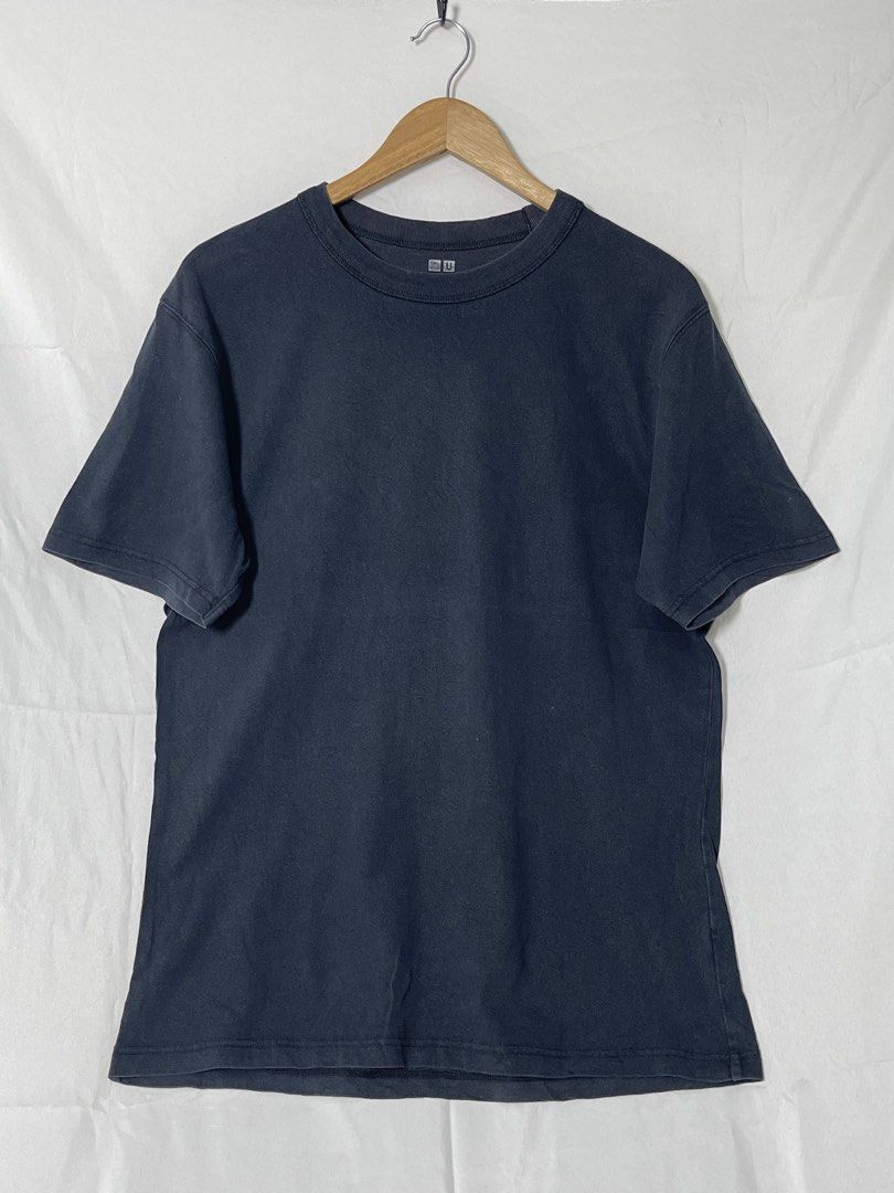 Plain Black Uniqlo Shirt (Category: Tshirts & Polo Shirts ) located in Imus. Submitted by mochi.rella (Listing ID 1466508966, Image 1). Description: UQ Plain Black Good Condition L on tag | Fit M W 21 | L 28 .