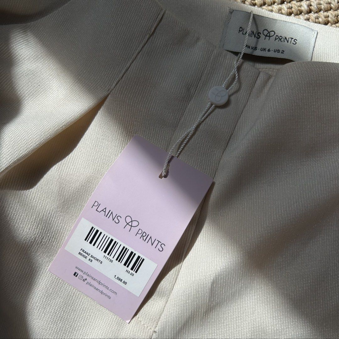Plains And Prints Short (Category: Shorts) located in Cainta. Submitted by prelovedbymarj (Listing ID 1466399513, Image 2). Description: .
