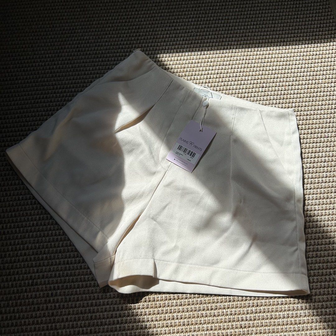 Plains And Prints Short (Category: Shorts) located in Cainta. Submitted by prelovedbymarj (Listing ID 1466399513, Image 3). Description: .
