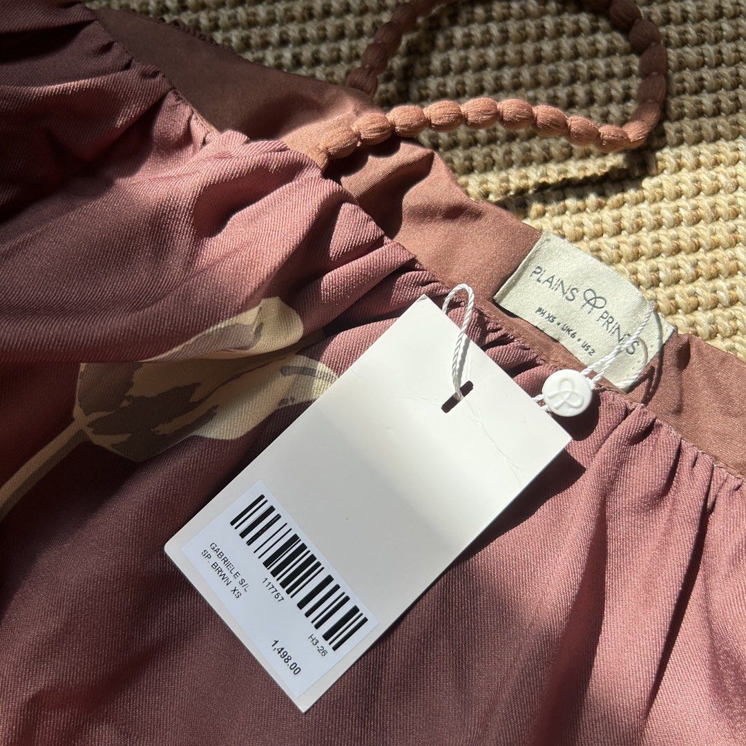 Plains and Prints Top (Category: Sleeveless) located in Cainta. Submitted by prelovedbymarj (Listing ID 1466400171, Image 3). Description: BNWT.