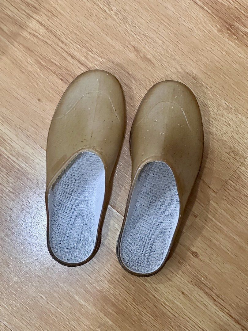 Plasticana Opana Mule - Natural Hemp (Category: Sandals) located in Manila. Submitted by shaka724 (Listing ID 1466346708, Image 1). Description: Opana Mule – Size [EU 36/37] Crafted in France from hemp-based plastic, the Opana Mule is a contemporary and sustainable take on a classic style. The slip-on design is practical for the garden, kitchen, or simply stepping out. - 100% hemp plastic - Made in France - Lightweight, waterproof, and recyclable