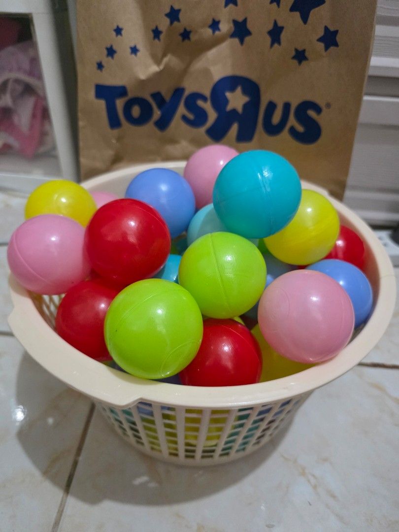 Play Balls (Category: Infant Playtime) located in Taguig. Submitted by jeaniper (Listing ID 1466362931, Image 1). Description: 67 pcs.