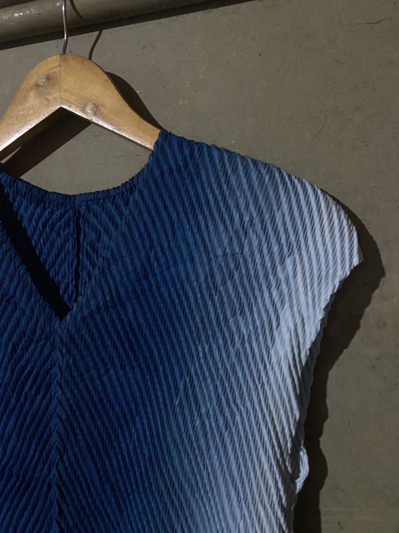 Pleats Please Issey Miyake Tank Top (Category: Others Tops) located in Naga. Submitted by hubthrift (Listing ID 1466362586, Image 2). Description: Issey Miyake Length-23 Width-15 Like new condition No issue Color rate-10/10 .