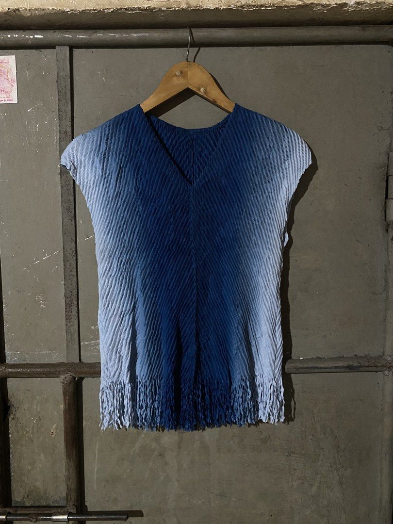 Pleats Please Issey Miyake Tank Top (Category: Others Tops) located in Naga. Submitted by hubthrift (Listing ID 1466362586, Image 1). Description: Issey Miyake Length-23 Width-15 Like new condition No issue Color rate-10/10 .