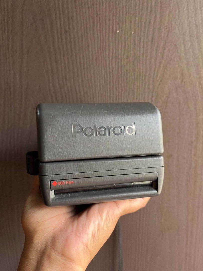 Polaroid 636 (Category: Cameras) located in Quezon City. Submitted by all_about_retro (Listing ID 1466464753, Image 2). Description: Polaroid 636 close up Makinis unit Good lens Untested Walang film hindi ma try Kung meron kayo pwede niyo test Pickup.