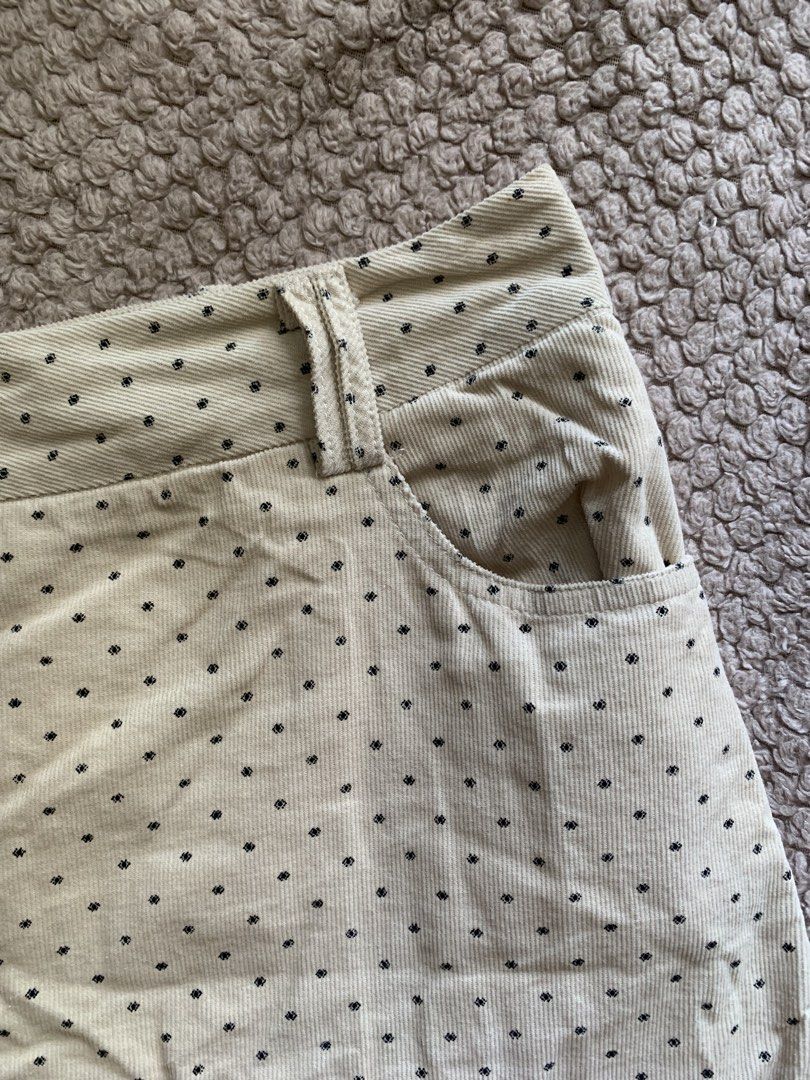 Polka Beige Skirt (Category: Skirts) located in Manila. Submitted by nuelaar (Listing ID 1466414505, Image 2). Description: size 28-29.