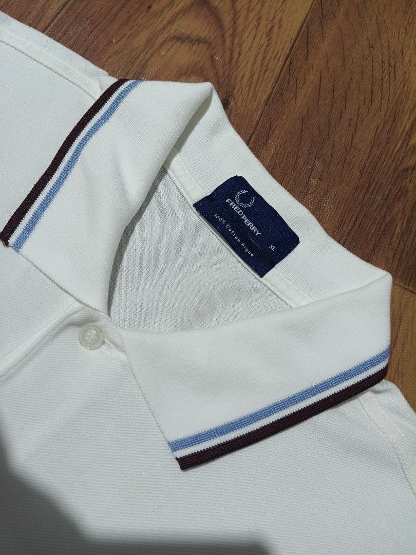 Poloshirt (Category: Activewear) located in Valencia. Submitted by castilloukay_372f09 (Listing ID 1466436832, Image 3). Description: .