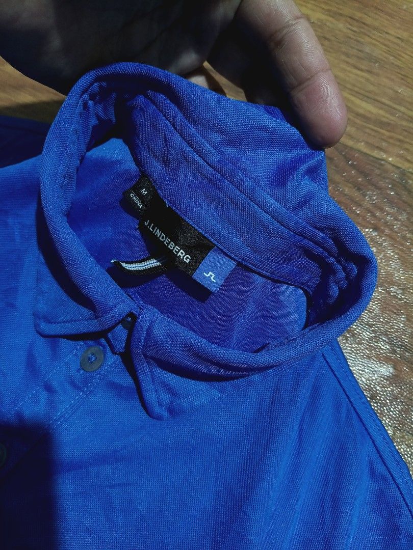 Poloshirt (Category: Activewear) located in Valencia. Submitted by castilloukay_372f09 (Listing ID 1466457617, Image 3). Description: .