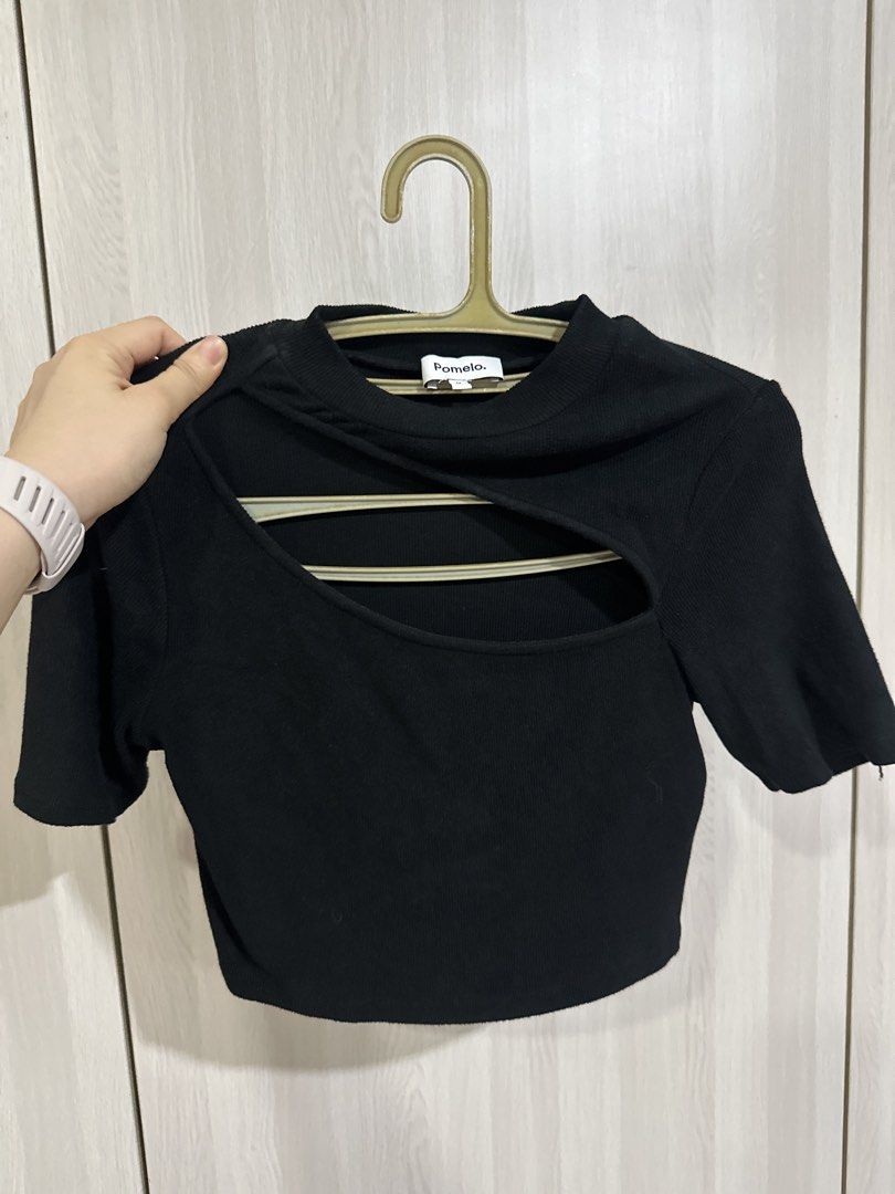 Pomelo Black Cutout Crop Top Size M (Category: Sleeveless) located in Paranaque City. Submitted by elenyuloque (Listing ID 1466462247, Image 1). Description: - Brand: Pomelo - Color: Black - Size: M - Material: Comfortable ribbed knit fabric - Design: Short sleeve crop top with a chic neckline cutout and round collar - Condition: Great staple piece, perfect for casual outings.