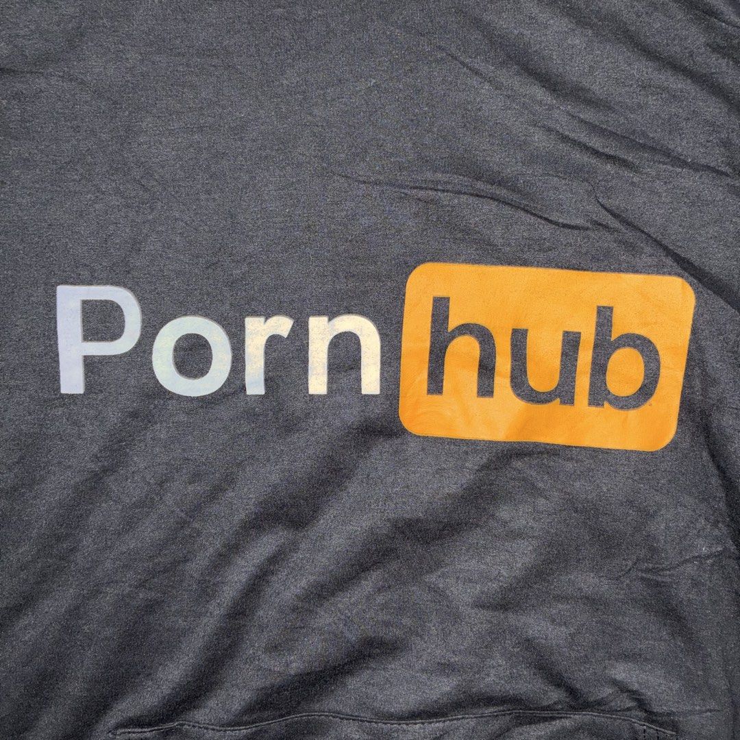 Porn Hub Hoodie (Category: Coats, Jackets and Outerwear) located in Nabua. Submitted by elevadoray (Listing ID 1466360503, Image 2). Description: Porn Hub Hoodie (Cut Tag) Medium (22.5 x 27 Inches) Excellent Condition (10/10) P650.