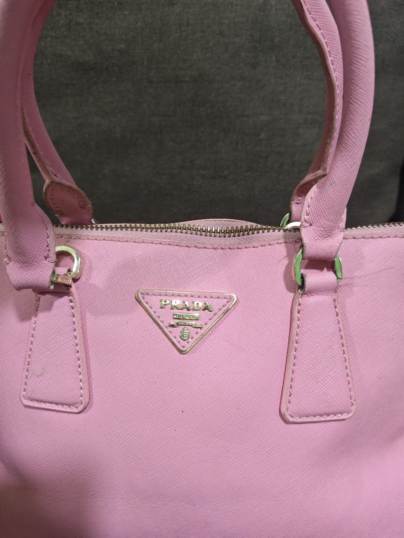 Prada handbag (Category: Luxury Bags & Wallets) located in Pili. Submitted by zaneombao03491 (Listing ID 1466386058, Image 2). Description: .