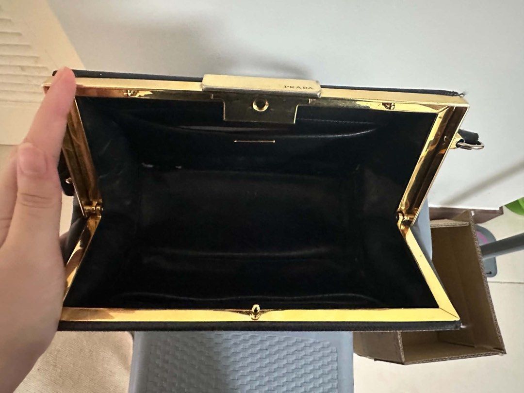 Prada Shoulder Bag (Category: Luxury Bags & Wallets) located in Pasig City. Submitted by seanleonardo (Listing ID 1466523263, Image 3). Description: .