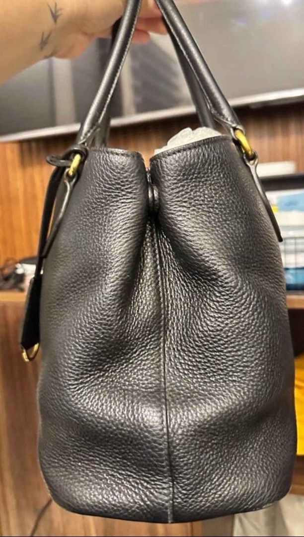 Prada Vitello Leather Tote Bag (Category: Luxury Bags & Wallets) located in Quezon City. Submitted by lindatorres (Listing ID 1466549303, Image 3). Description: - Authentic Prada tote bag inclusion Entrupy Certificate Prada Authenticity Card Provided Dustbag Strap Lalamove, meet up, or pick up Fairview Qc .