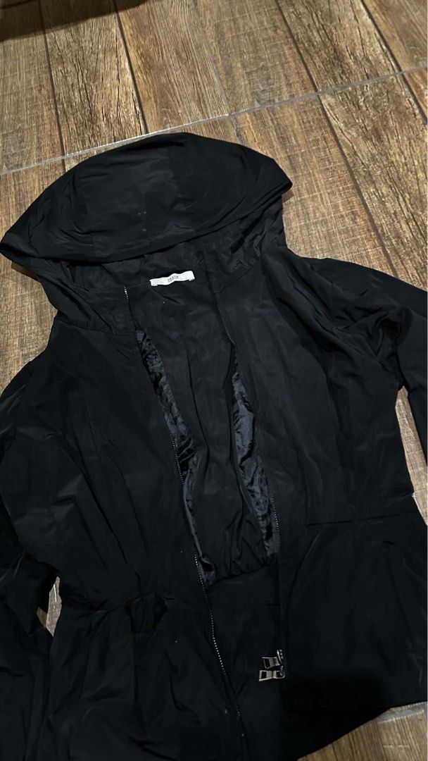 PRADA WINDBREAKER FOR WOMEN (Category: Coats, Jackets and Outerwear) located in Manila. Submitted by urban.vintage (Listing ID 1466455964, Image 2). Description: ISSUE: ZIPPER NOT FUNCTIONABLE (NEED WASH) MOP :GCASH (NO COD) SHIP VIA: LALAMOVE & J&T LOCATION: PASIG CITY LENGTH: 23-24 WIDTH :21-22 .