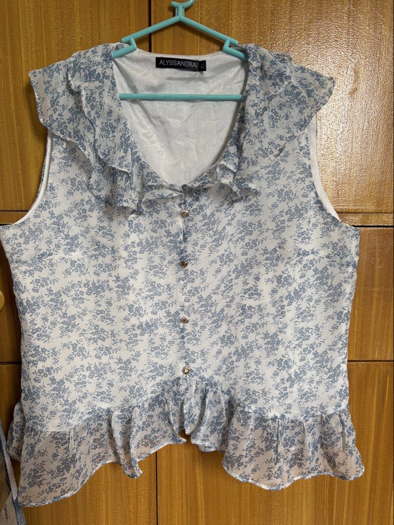 Pre-loved Alyssandra blouse from SG (Category: Blouses) located in Cavite. Submitted by kayeannne (Listing ID 1466402297, Image 2). Description: This blouse is so light and breathable RFS: Decluttering.