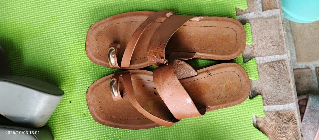 PRELOVED BUNDLE 2 (Category: Flats & Sandals) located in Manila. Submitted by liraalcala63872 (Listing ID 1466506131, Image 3). Description: .