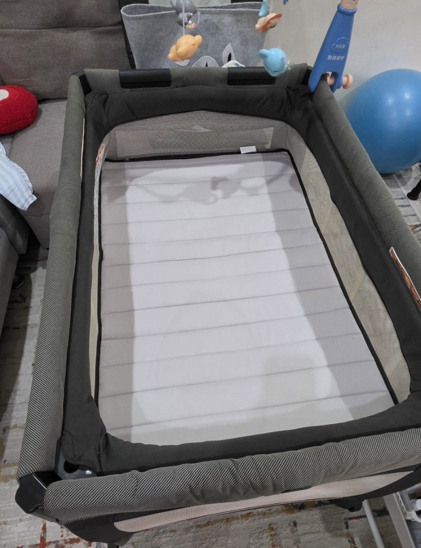 Preloved Chicco 4in1 Playard + Bassinet (Category: Cots & Cribs) located in Manila. Submitted by silverflower_69c7c9 (Listing ID 1466445199, Image 3). Description: Preloved Chicco 4in1 - Bassinet (infant) - Raised sleeping lounger (infant) - Playard (toddlers) - Changing Table Like new condition. RFS: hindi na nagagamit.