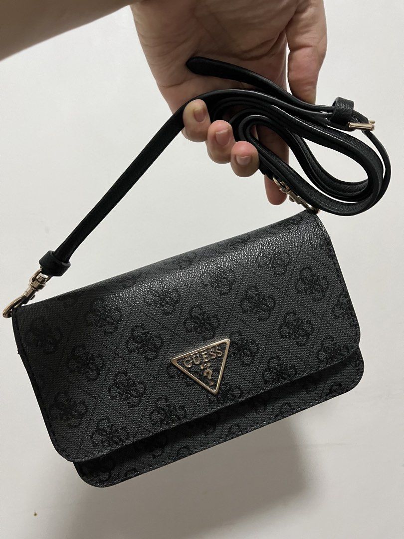 [Preloved] Guess Wallet Crossbody (Category: Cross-body Bags) located in Tanauan. Submitted by pampave (Listing ID 1466440747, Image 2). Description: Bought 2024.
