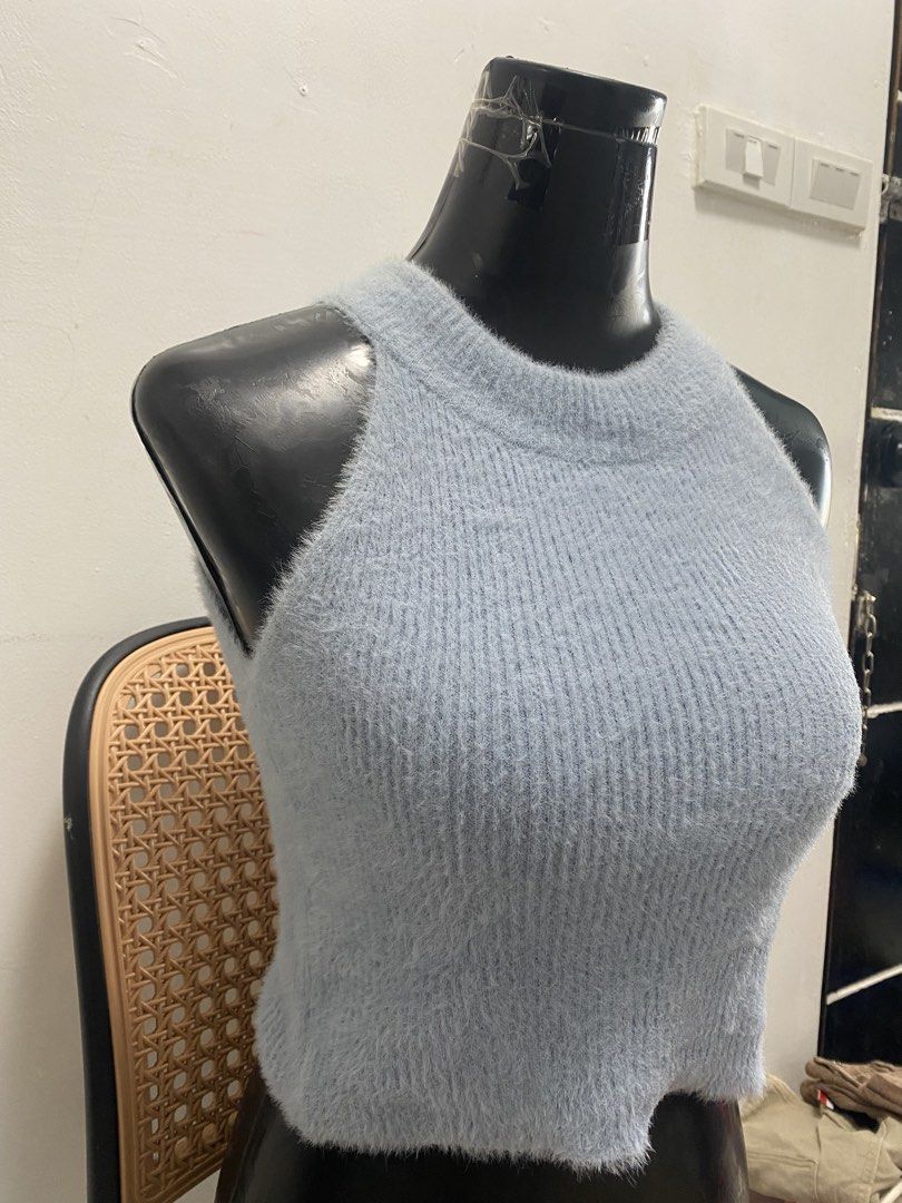 [Pre-loved] Light blue sexy sleeveless top (Category: Sleeveless) located in Quezon City. Submitted by len00013 (Listing ID 1466393254, Image 2). Description: No damage Good for Small-medium size.