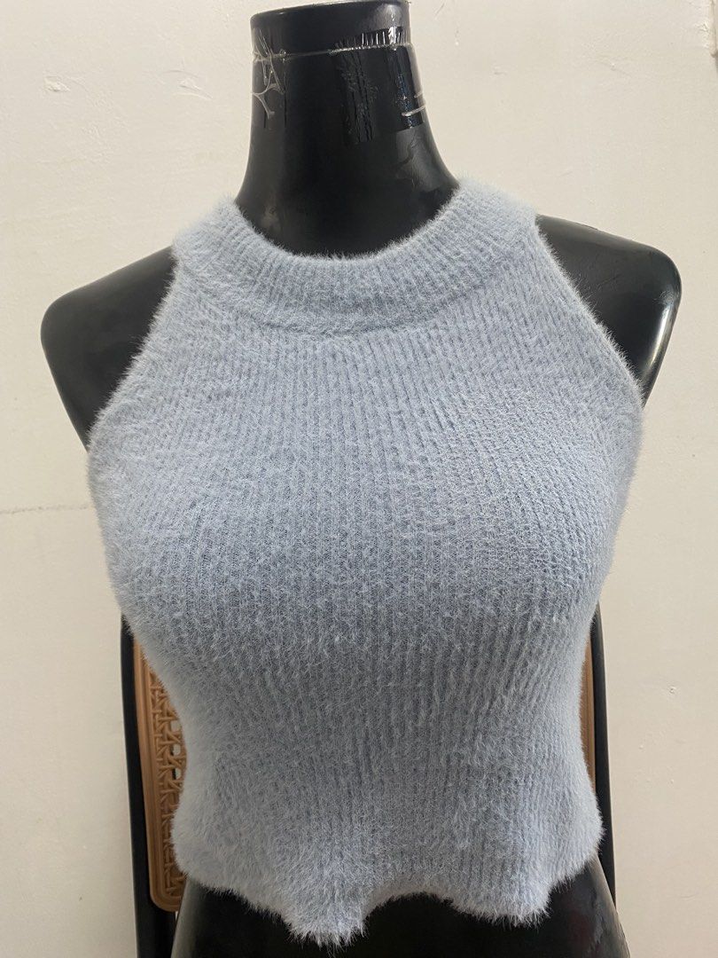 [Pre-loved] Light blue sexy sleeveless top (Category: Sleeveless) located in Quezon City. Submitted by len00013 (Listing ID 1466393254, Image 1). Description: No damage Good for Small-medium size.