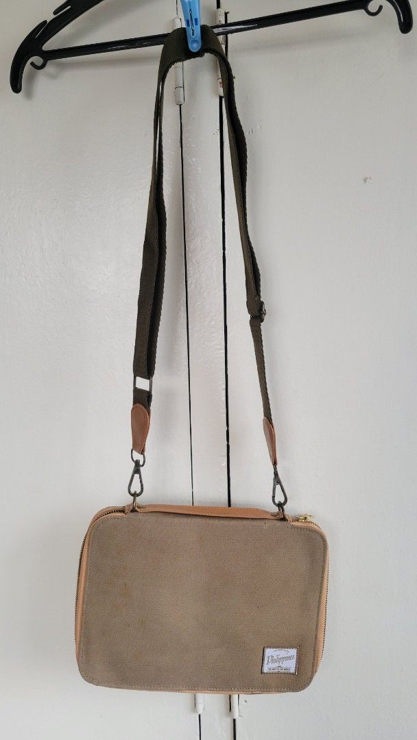 Preloved/Ukay/Decluttering Bags (Category: Tote Bags) located in Bacoor. Submitted by itsmereyyy (Listing ID 1466347100, Image 2). Description: Please see photos for details PAYO (Pay As You Order).