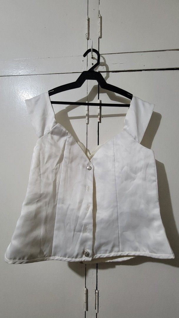 Preloved/Ukay/Decluttering Sleeveless Top (Category: Sleeveless) located in Bacoor. Submitted by itsmereyyy (Listing ID 1466347905, Image 2). Description: Please see photos for details PAYO (Pay As You Order).