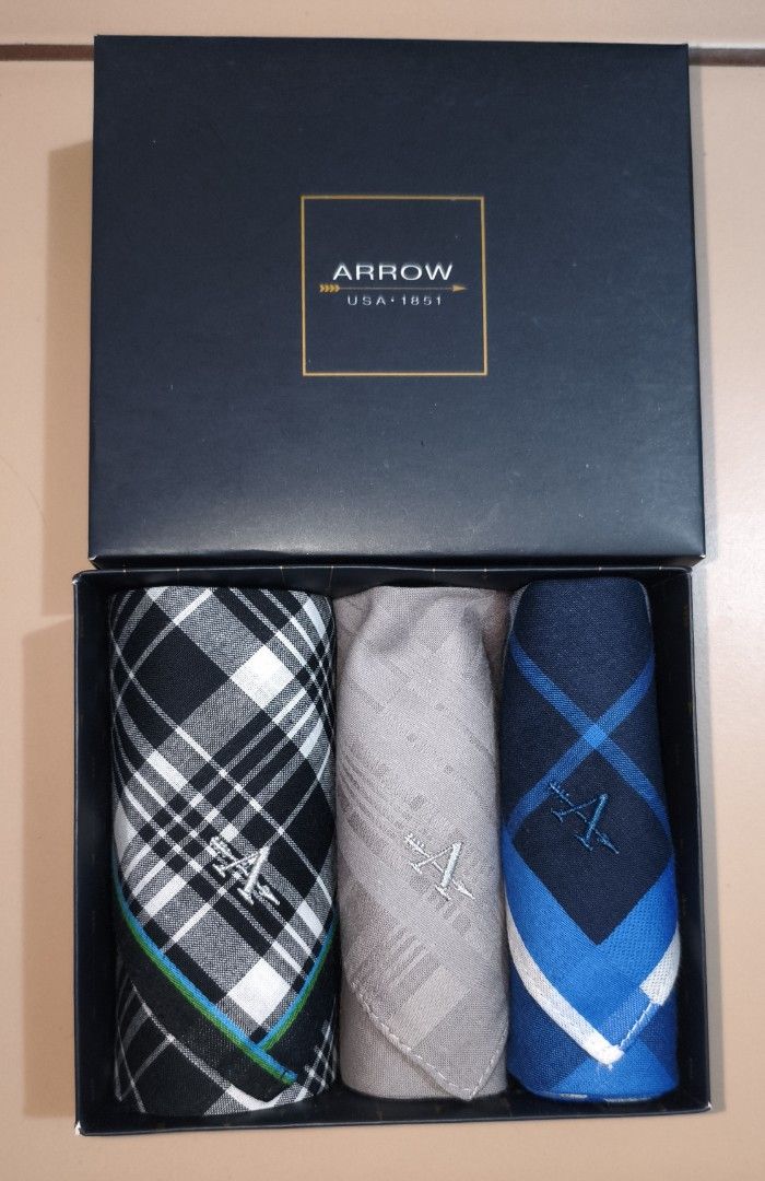 Premium Arrow Handkerchief w/box (Category: Handkerchief & Pocket Squares) located in Pasig City. Submitted by blue.chic02 (Listing ID 1466360048, Image 1). Description: ✅Brandnew, no damage! With box ✅Perfect pang regalo ✅High quality ang tela ✅Php 300 only each box, 3pcs per box. Original price: P349.75 ✅Shipping via lalamove or J&T express ✅Non-COD, payment first (Pay kapag may rider na, ako po ang magbubook just give me ur exact address info 