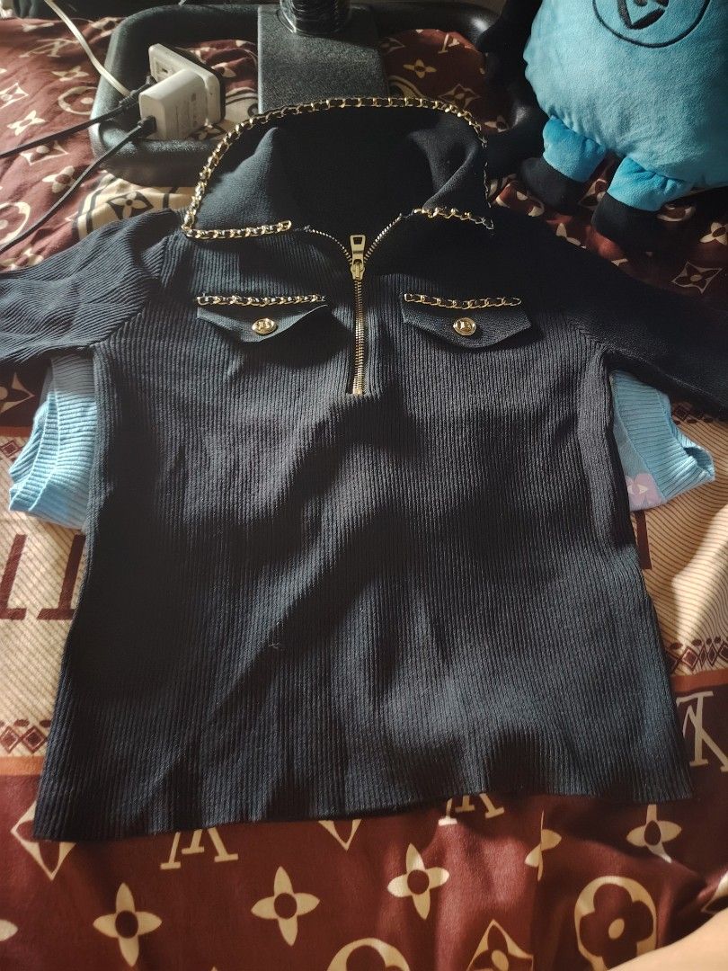 Premium knitted tops (Category: Blouses) located in San Juan City. Submitted by vrncrosetejk (Listing ID 1466361568, Image 1). Description: Premium knitted top for women S:M on tag pero strechy. Bought it pero di pa nagamit. Chat me here for inquiries. Feel free to tawad..