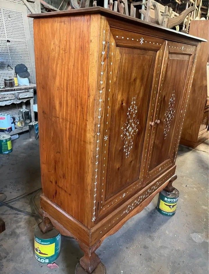 Pre-war Comoda restored pure narra (Category: Shelves, Cabinets & Racks) located in Manila. Submitted by carmelites36250 (Listing ID 1466418418, Image 2). Description: Pre-war Comoda Ilocos 20❤❤❤ Fully refurbish ✅ Restored 💯% Solid Pure narra wood 🎯❤❤ Finish Varnish Deliver ✅✅✅ Pm me Only ☎☎☎☎ Price--25, 000 #forsale #narrafurniture.