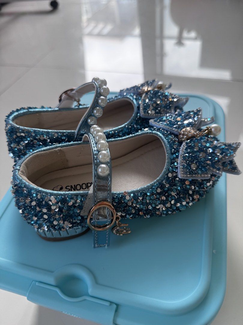 princess shoes (Category: Babies & Kids Fashion) located in Makati City. Submitted by daisymama777 (Listing ID 1466366570, Image 3). Description: Brand new princess shoes just like Lisa‘s—super sparkly! size 26，Suitable for girls aged 3–4 with a foot length of approximately 15 cm..