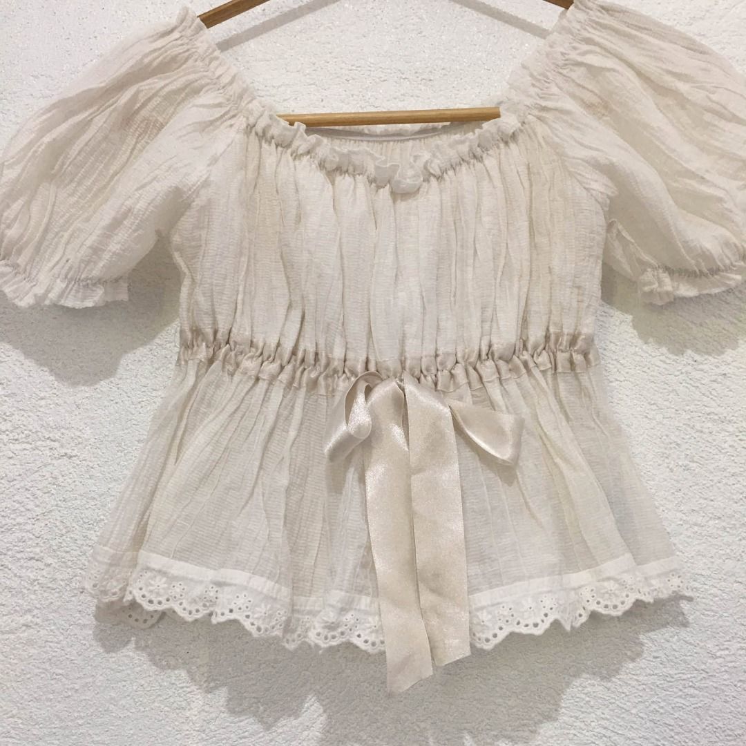 Puffsleeevs offshie top (Category: Blouses) located in Subic. Submitted by ayvee.ph (Listing ID 1466381332, Image 3). Description: Puffsleeevs offshie top Very pretty!!!🐻 Bought in bangkok pasabay ✅2 way can be offshoulder or puufsleeves top In excellent cond No issue No flaws No when worn photo Once used lng Size: S-Medium Prelove Price: 280 📌Color may vary due to lighting 📍Olongapo City 🚛Reg J&T door to door del Mine now pay tom Scheduled s