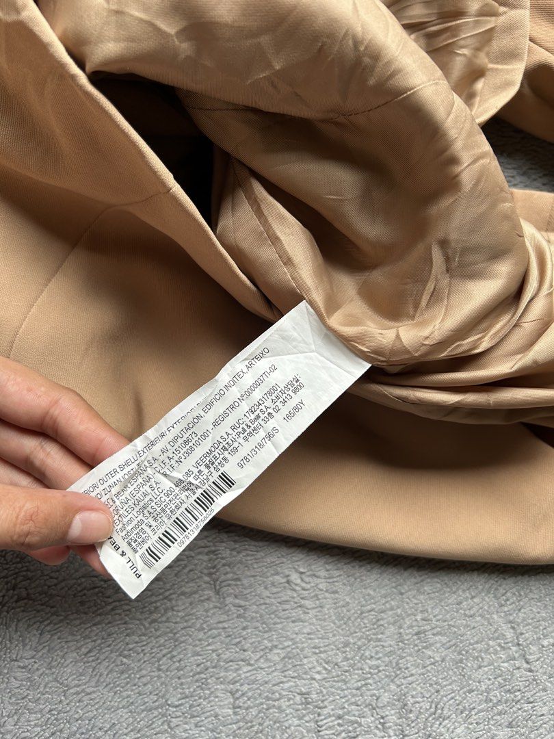 Pull and bear blazer (Category: Coats, Jackets and Outerwear) located in Quezon. Submitted by duculanjay (Listing ID 1466390994, Image 3). Description: Add sf 95 Condition 9/10.