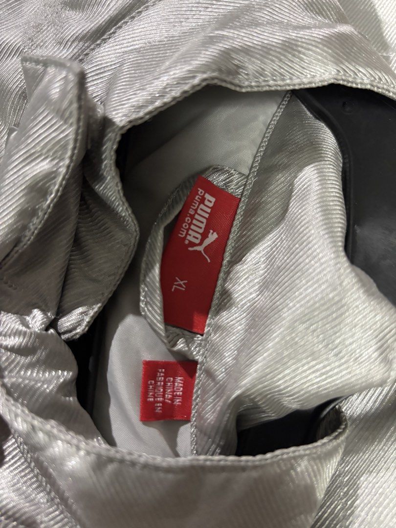 puma jacket (Category: Coats, Jackets and Outerwear) located in Pila. Submitted by isabelasthriftclothes (Listing ID 1466469868, Image 2). Description: .