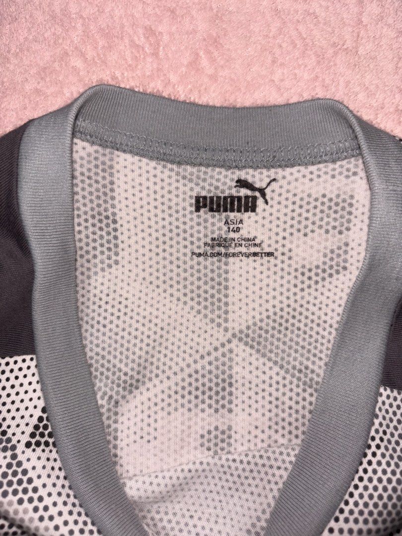Puma kids long-sleeve (Category: Babies & Kids Fashion) located in Quezon City. Submitted by closettreasure123 (Listing ID 1466468572, Image 3). Description: 9-10yrs odld There’s a small bleach stain on the hand part. .