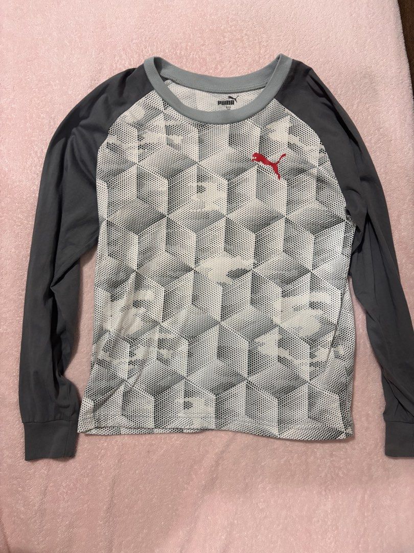 Puma kids long-sleeve (Category: Babies & Kids Fashion) located in Quezon City. Submitted by closettreasure123 (Listing ID 1466468572, Image 1). Description: 9-10yrs odld There’s a small bleach stain on the hand part. .
