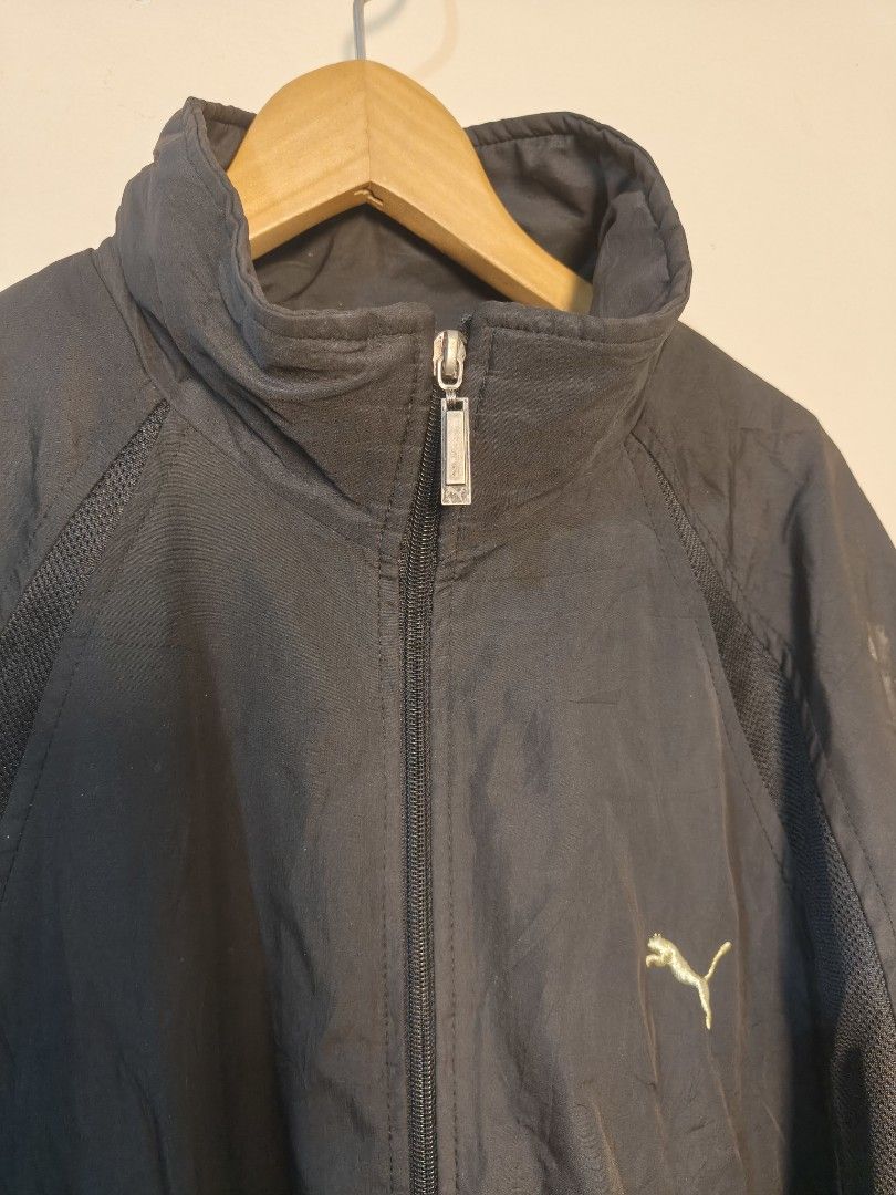 PUMA LIGHT WEIGHT TRAINING JACKET - PUMA RUNNING JACKET (Category: Coats, Jackets and Outerwear) located in Morong. Submitted by katiesmodernthrift (Listing ID 1466517134, Image 3). Description: check photos for 1 flaw inner part lang nung jacket.