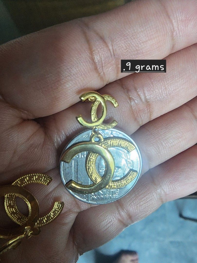 Pure 18k gold earrings (chanel) (Category: Earrings) located in Manila. Submitted by chrinathalie (Listing ID 1466367484, Image 3). Description: Nasasanla pure gold malaki sya pero lightweight (0.9g).