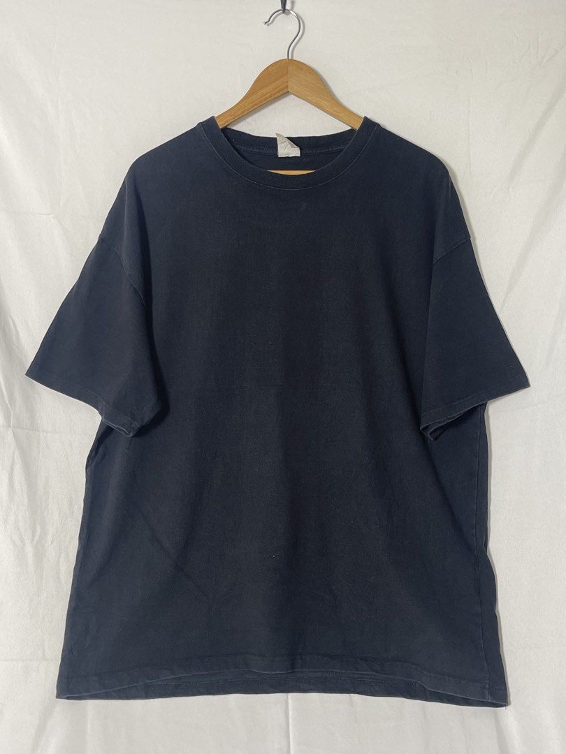 Pure Cotton Plain Black Oversized Shirt (Category: Tshirts & Polo Shirts ) located in Imus. Submitted by mochi.rella (Listing ID 1466451154, Image 1). Description: Plain Black Cotton Excellent Condition 3XL on tag | Fit XL W 24 | L 30 .