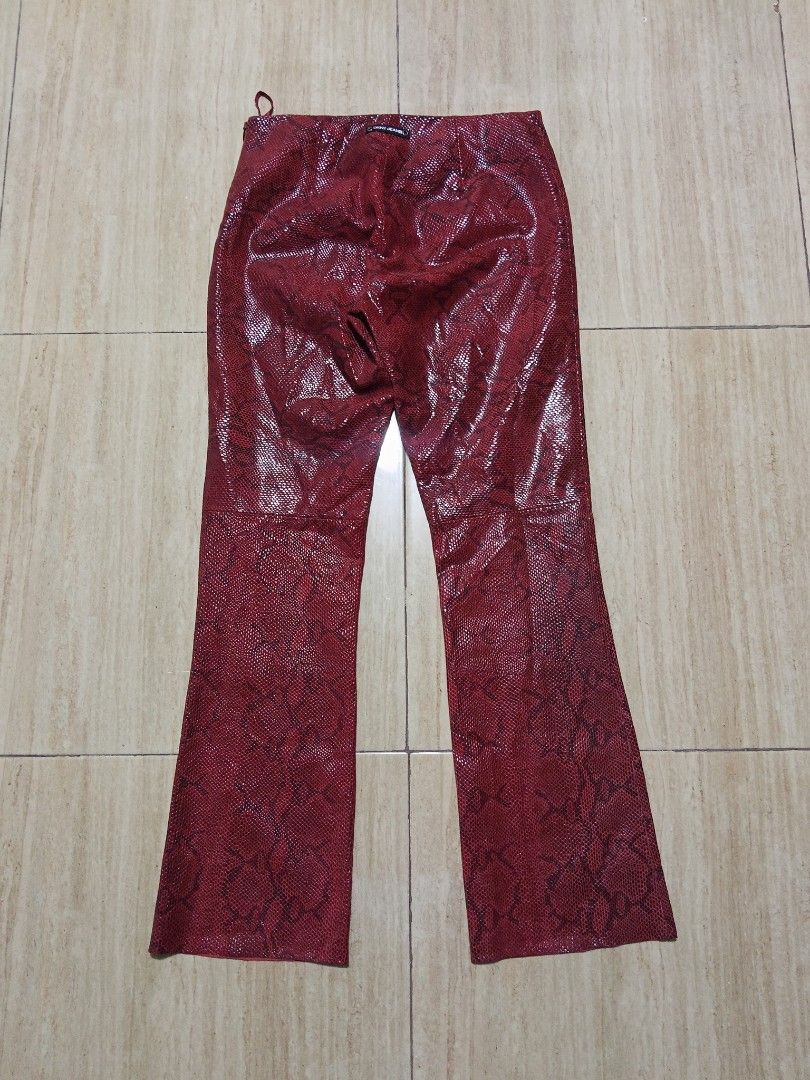 Python Leather Pants (Category: Other Bottoms) located in Glan. Submitted by cpaharodde48008 (Listing ID 1466507852, Image 2). Description: Python Leather DKNY Size 5 Width - 29 Length - 30.