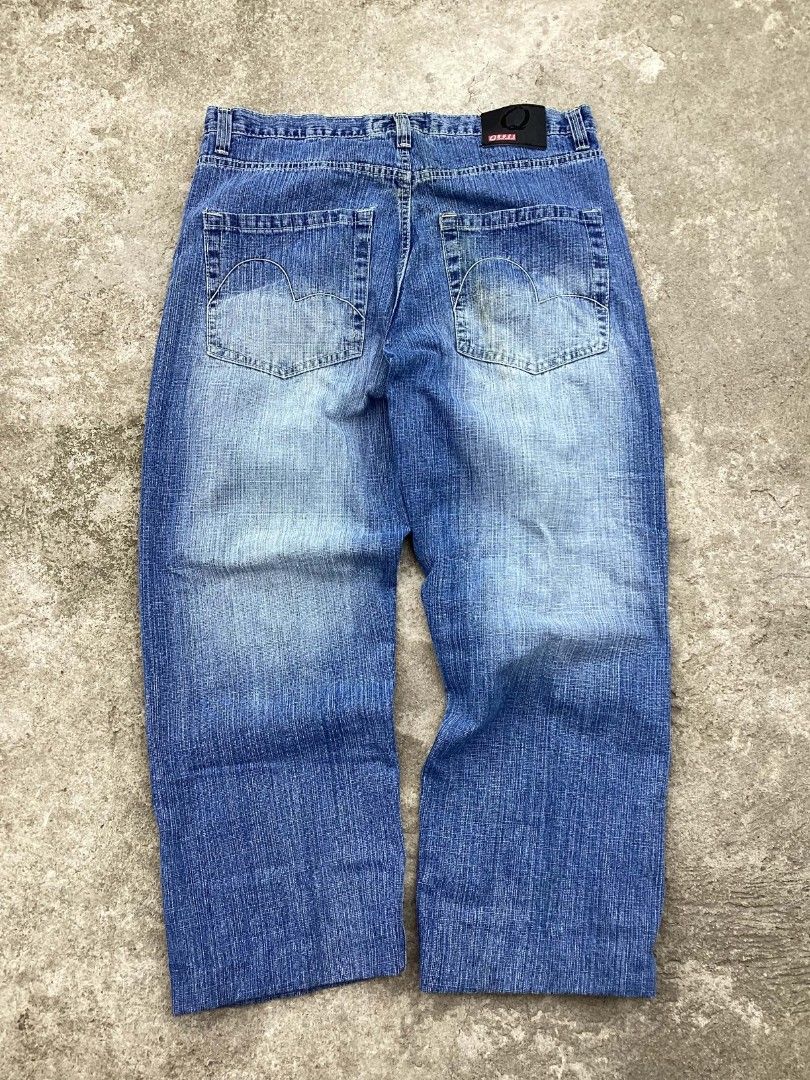 Qruel Blue Denim Regular Straight (Category: Jeans) located in Balanga. Submitted by archivefine_ds (Listing ID 1466460560, Image 1). Description: Qruel Blue Denim Regular Straight Darkwash 9/10 condi, need wash sa yellow stain can use cholorox w 38 L 40 500+sf.