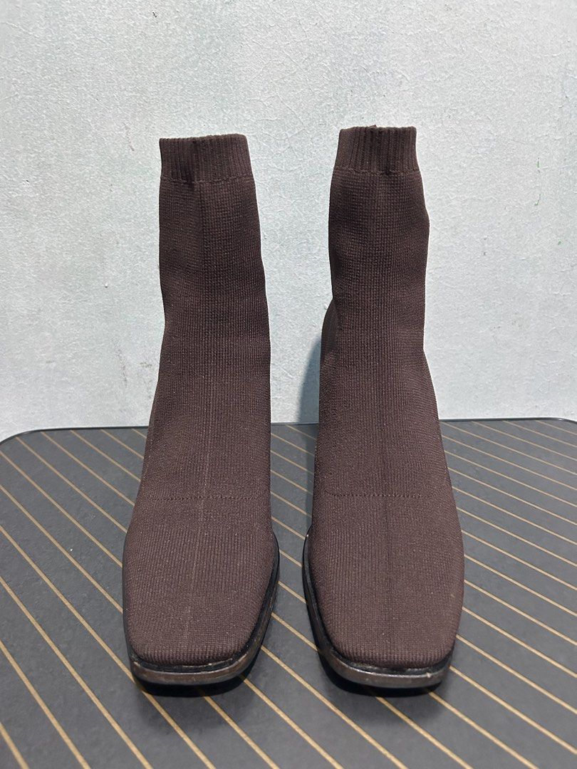 Queen Mary Fabric Ankle Boots (Category: Boots) located in Quezon City. Submitted by jjsurplus_23 (Listing ID 1466504804, Image 3). Description: 23cm insole.