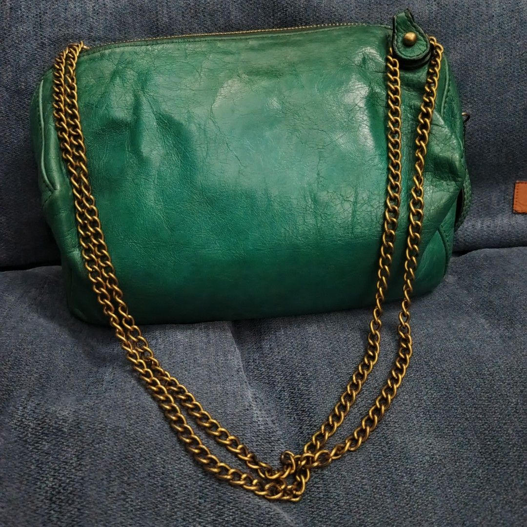 Rabeanco diamond shape chain bag (Category: Luxury Bags & Wallets) located in Urdaneta. Submitted by bernalyn25 (Listing ID 1466551861, Image 2). Description: -Diamond shape chain bag -Can be used as d shoulder or crossbody bag -Made of distressed grain leather - Kasya long wallet - Excellent condition.
