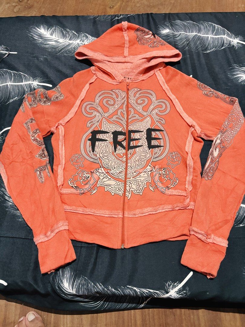 Random Y2K Zip Up Hoodie. (Category: Coats, Jackets and Outerwear) located in Manila. Submitted by erxm.thrift (Listing ID 1466455028, Image 1). Description: .