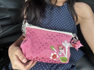 (Category: ) located in . Submitted by hearts4clothes_ (Listing ID 1466389997, Image 1). Description: .