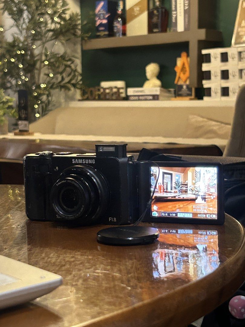 RARE Samsung EX1 Flip Screen Digital Camera Digicam (Category: Cameras) located in Lagonoy. Submitted by nadayojiii (Listing ID 1466433512, Image 1). Description: .