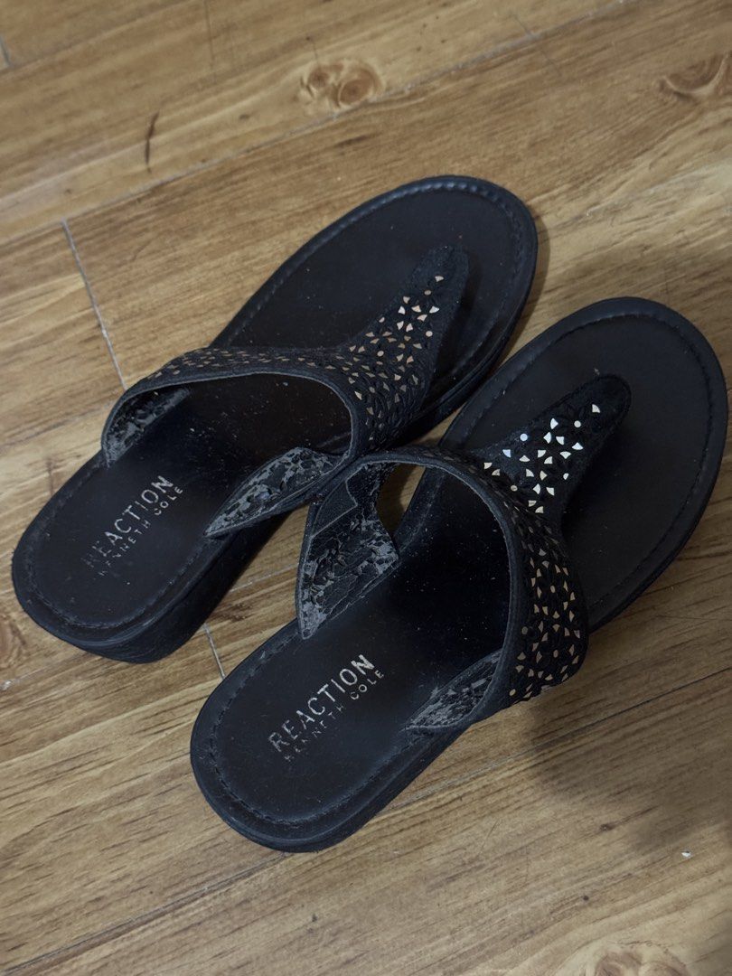 Reaction Kenneth Cole Thong Sandals (Category: Sandals) located in Pasig City. Submitted by authentic_preloved_by_elca (Listing ID 1466459158, Image 1). Description: Authentic but with obvious signs of flaking hence I'm selling it 🥺 Super nice when worn tho 🥹.