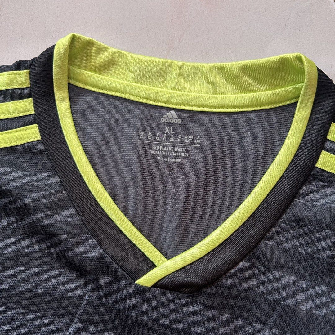 Real Madrid 2022/23 Away Jersey 🥵 (Category: Activewear) located in Jinoba-an. Submitted by eegiboy (Listing ID 1466417564, Image 3). Description: - Real Madrid 2022/23 Away Jersey (Black with lime green accents) - Size: XL Dimes:23/29 - Official UEFA Champions League 14 Trophies & Foundation patches on right sleeve - Emirates Fly Better chest sponsor - Adidas Aeroready breathable fabric - Clean condition, no pulls or stains Excellent as new no 