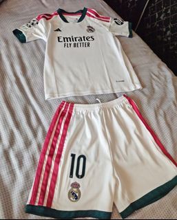 (Category: ) located in . Submitted by calcio_sport_jersey (Listing ID 1466392676, Image 1). Description: .