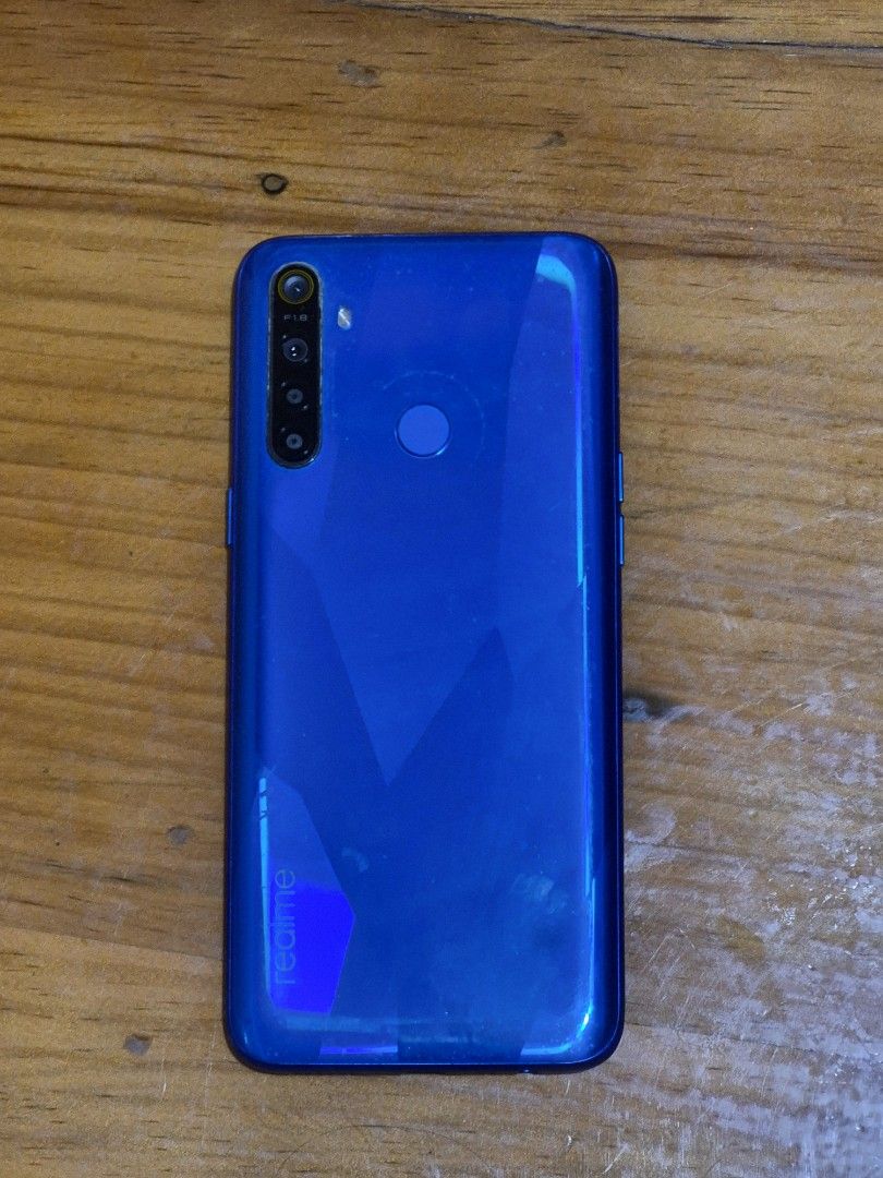 Realme 5 (Category: Realme) located in La Trinidad. Submitted by minjishop (Listing ID 1466497255, Image 2). Description: Price is negotiable No history of repair. Smooth screen 100% Flaws: 1. Power button is ONLY working on the upper part.
